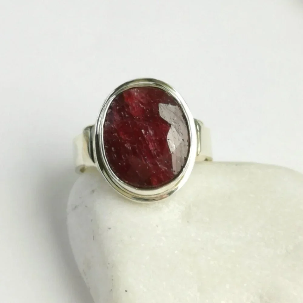 Corundum Ruby gemstone Signet ring in sterling silver - Picture 8 of 8